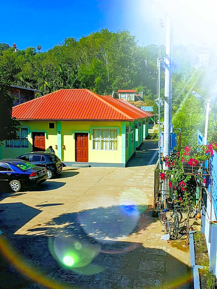 Photo 1 of 14 of Pinlon Pann Motel