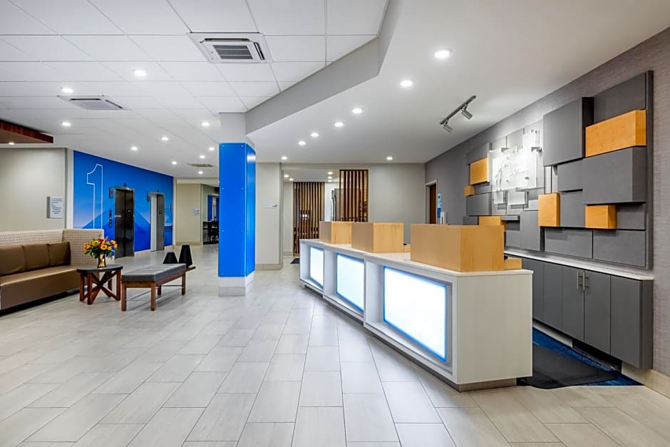 Holiday Inn Express & Suites Santa Ana - Orange County By IHG