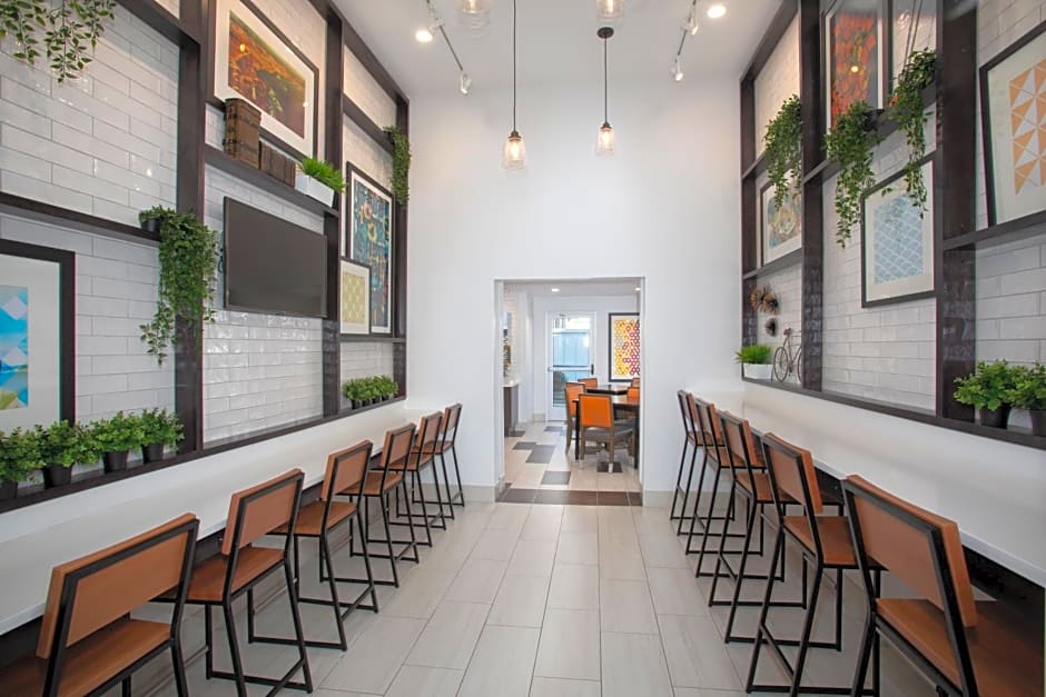 Holiday Inn Express Monterey - Cannery Row By IHG