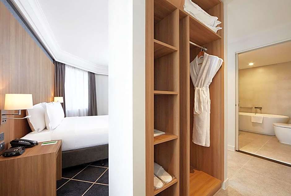 Furama Darling Harbour