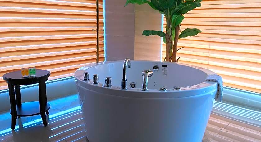 Kinta Riverfront Hotel & Suites