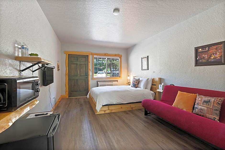 Lake Village Lodge