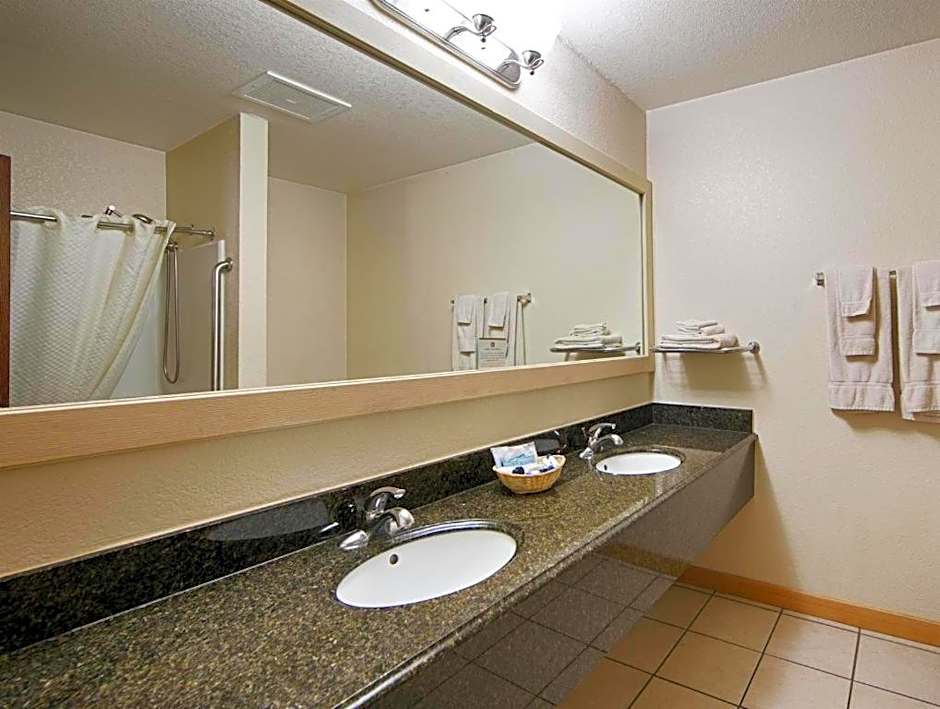 Best Western Lake Lucille Inn