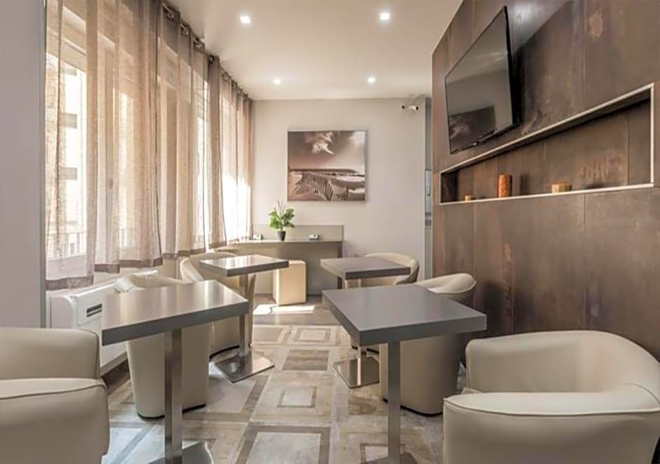 Astoria Deluxe rooms