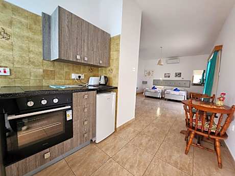 Studio (2 Adults)