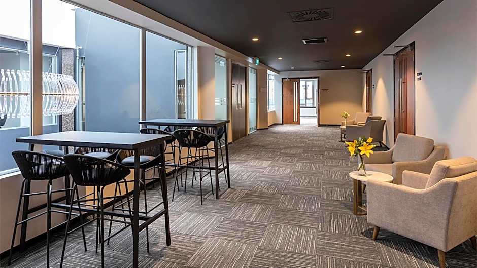 Oaks Wellington Hotel