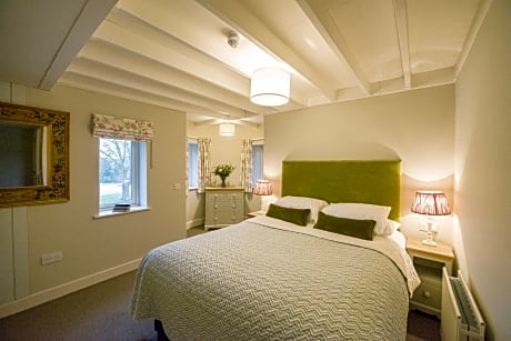 Two-Bedroom Apartment - Split Level