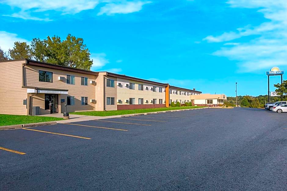 Days Inn by Wyndham Newton