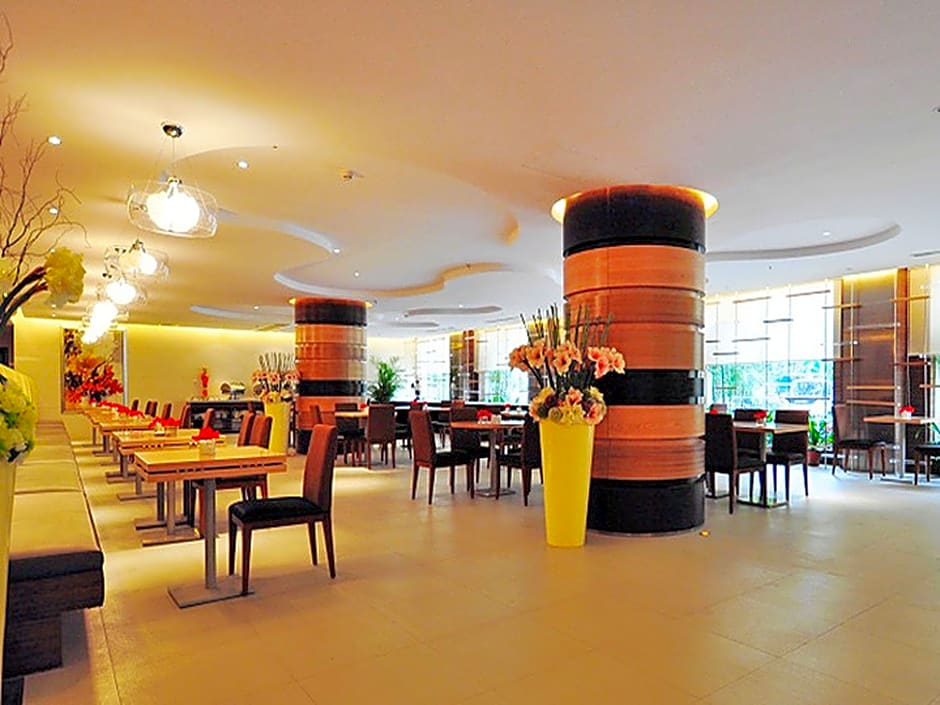 Poly Hotel