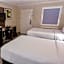 La Quinta Inn & Suites by Wyndham San Antonio Lackland