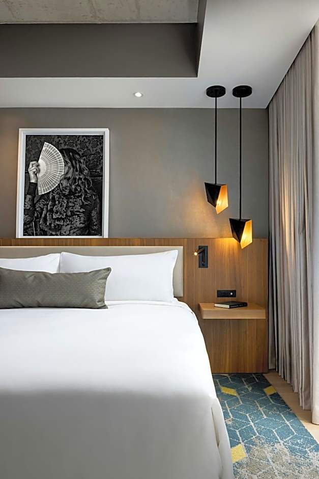 Humaniti Hotel Montreal, Autograph Collection