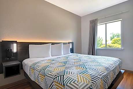 1 King Bed | Mobility Accessible RI Shower Nsmk