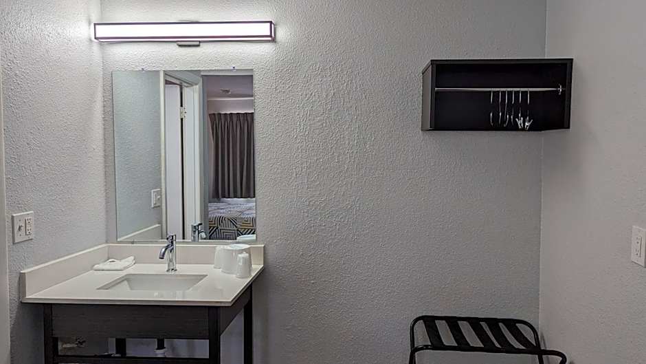 Motel 6-Nashua, NH - South