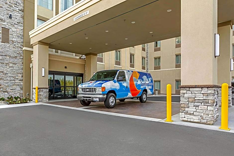 Comfort Suites Burlington near I-5