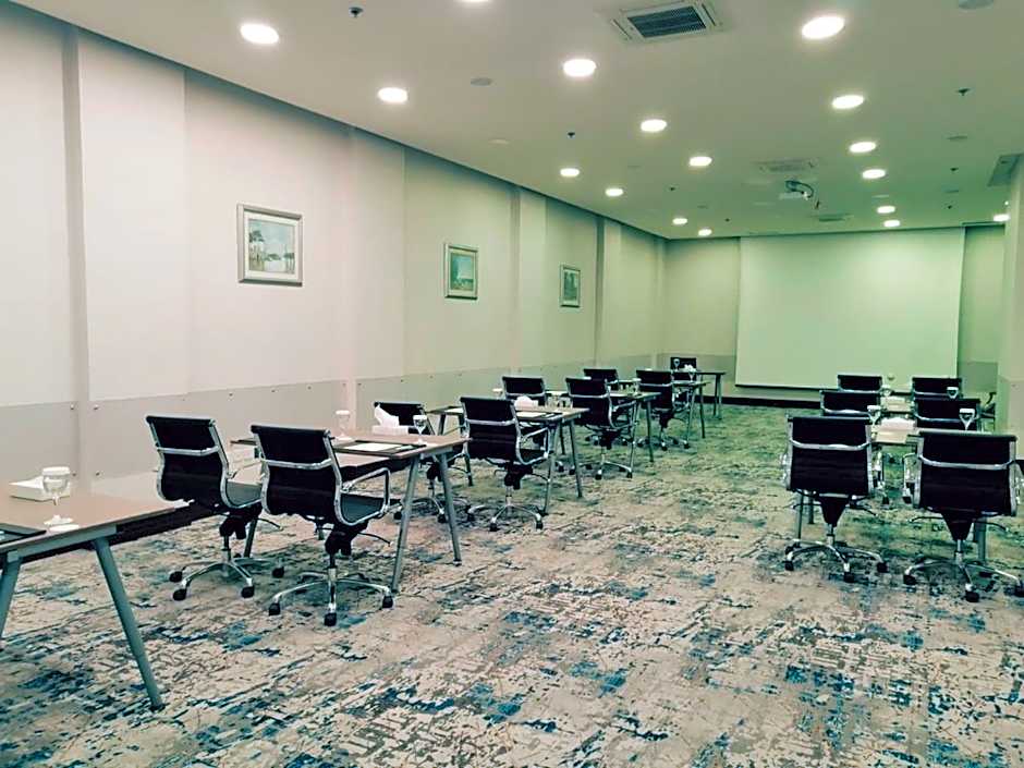 Golden Tulip Hail Hotel