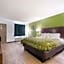 Econo Lodge Inn & Suites East