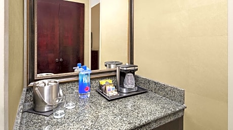 1 King Studio Suite Non-Smoking