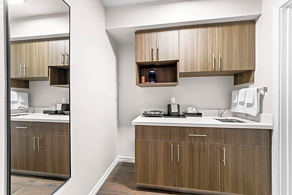 Quality Inn & Suites Port Lavaca near Lighthouse Beach