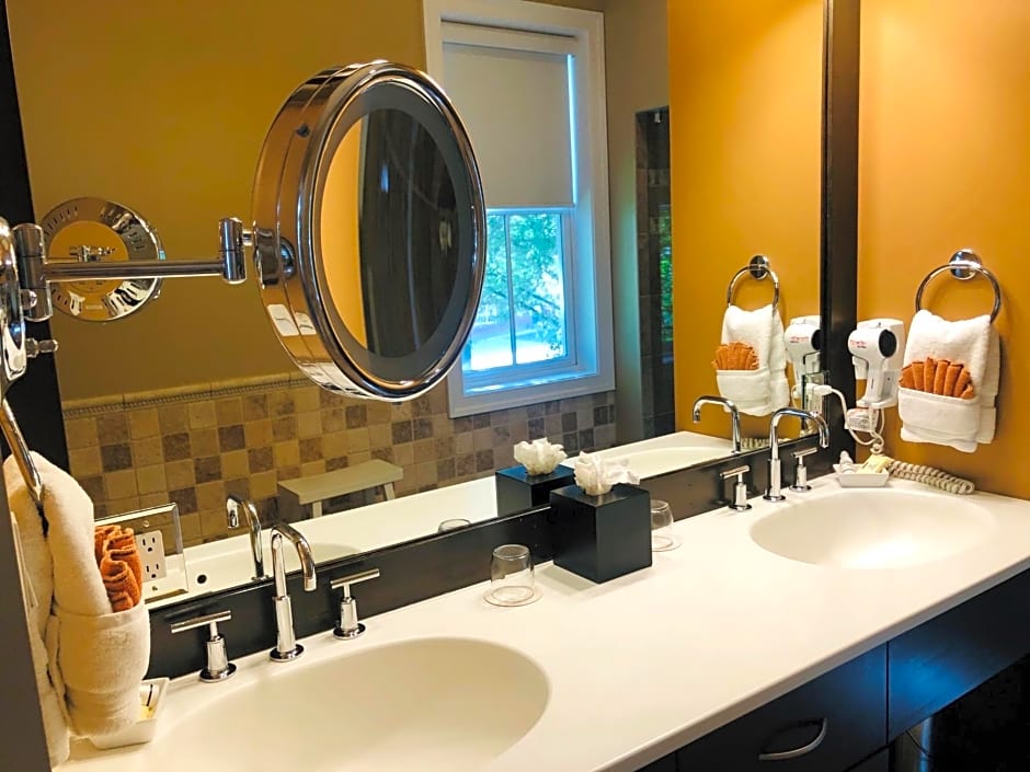 Suites at 249