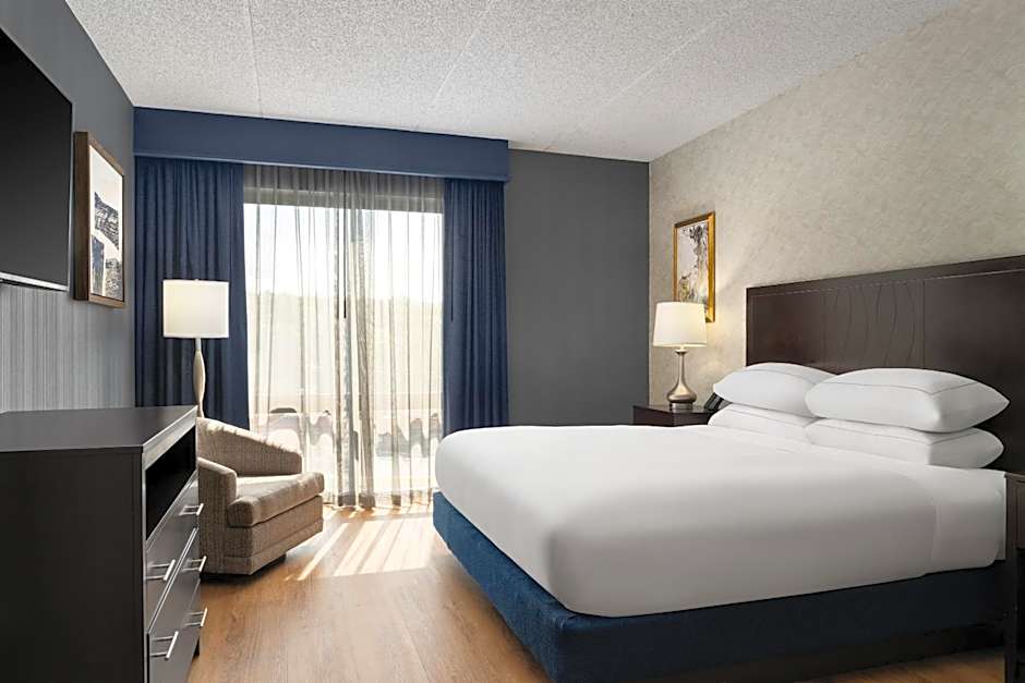 DoubleTree By Hilton Hotel Bradley International Airport