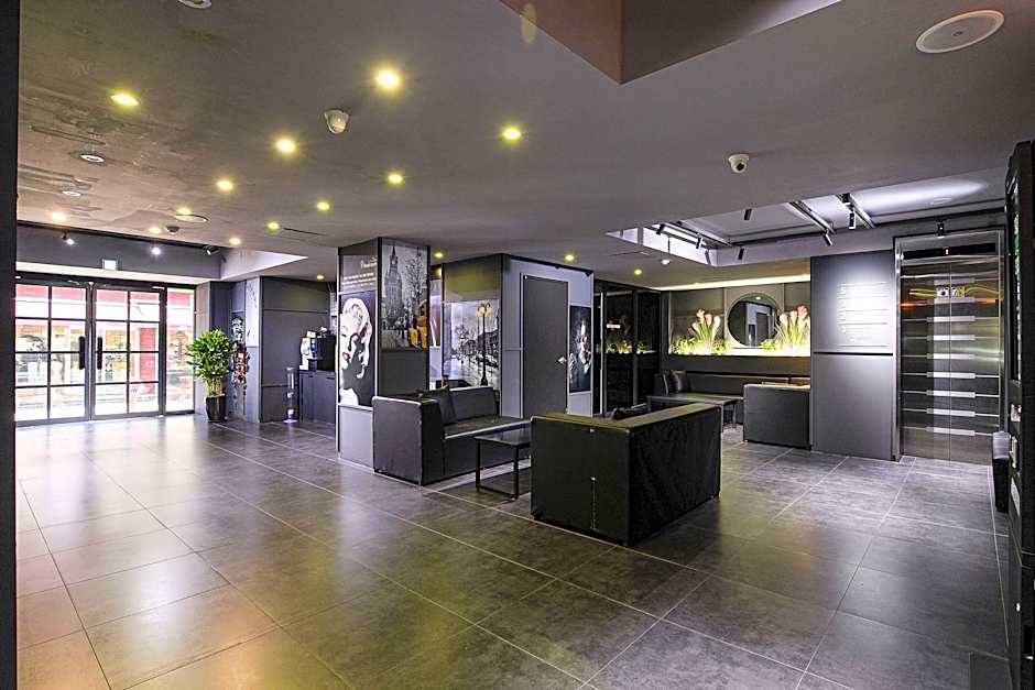 H Avenue Hotel