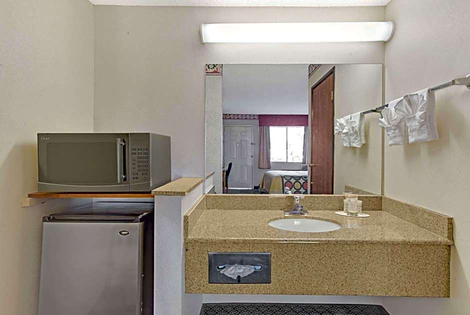 Super 8 by Wyndham Tucson Downtown Convention Center