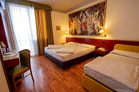 Family Room (2 Adults + 2 Children)