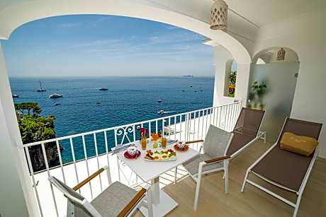 Double Room with Balcony and Sea View