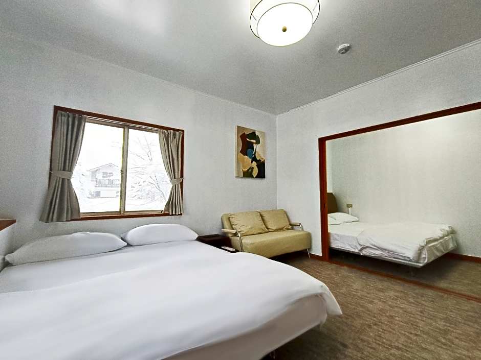 Photo 1 of 9 of Deluxe Quadruple with Private Bath