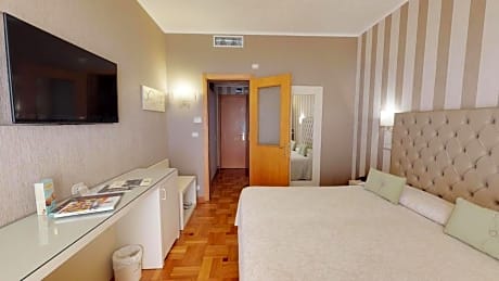 Double or Twin Room with Sea View and Beach Access