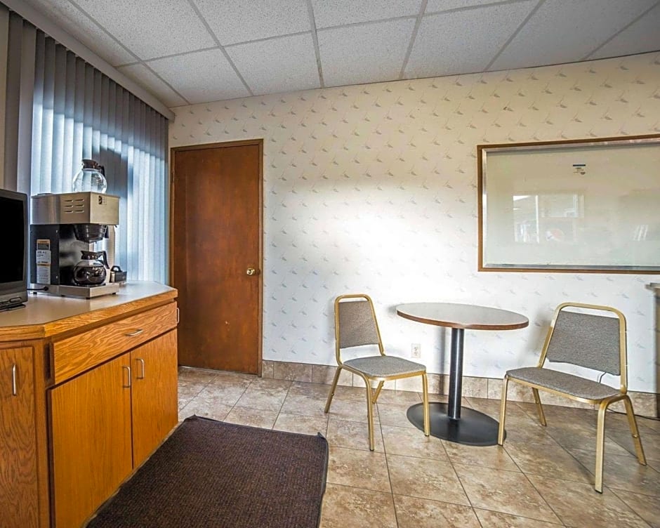 Rodeway Inn & Suites