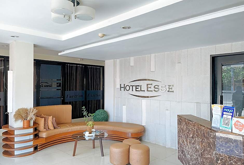 RedDoorz Plus @ Hotel Esse