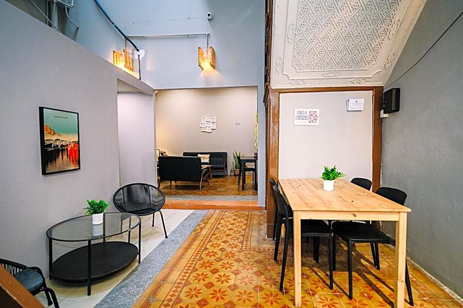 Swing & Pillows @ 87 Chulia St, Georgetown Penang