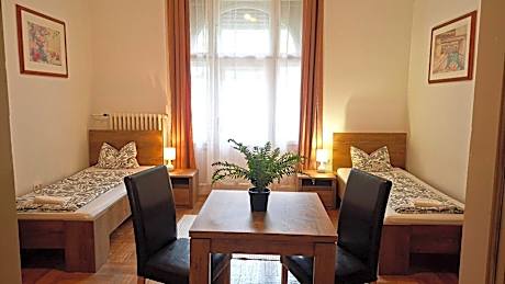 Triple Room with Balcony with Shared Bathroom