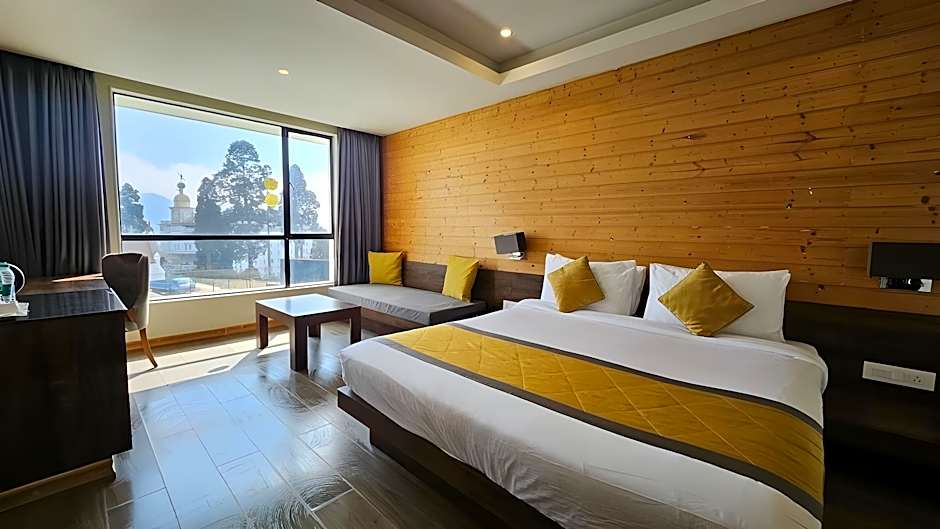 Yashshree Sanderling Mall Road