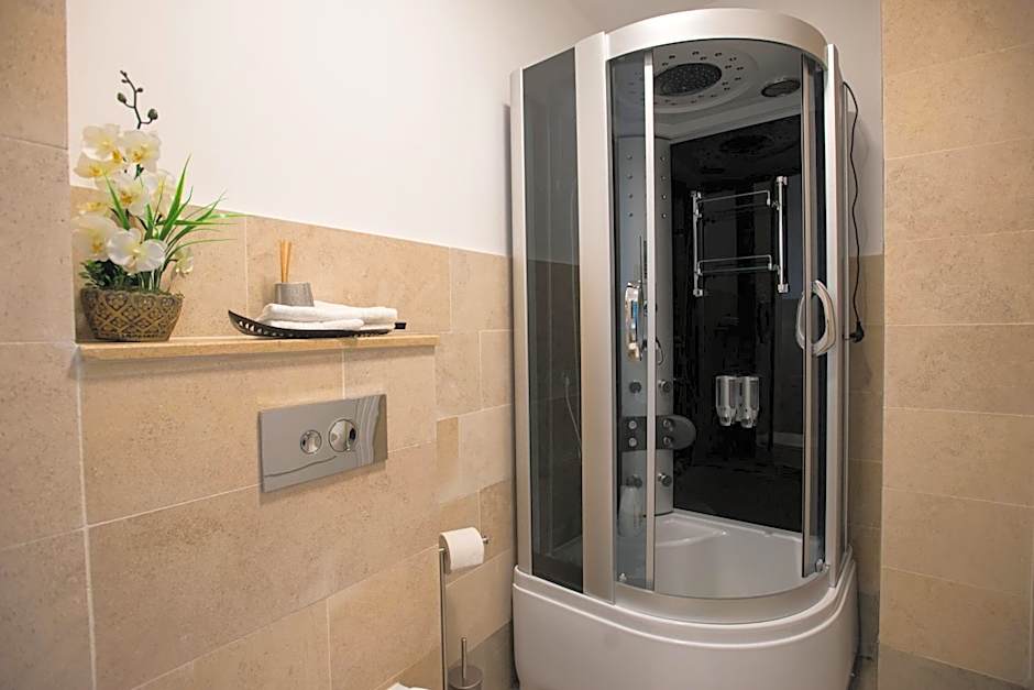 Lira Holiday Apartments