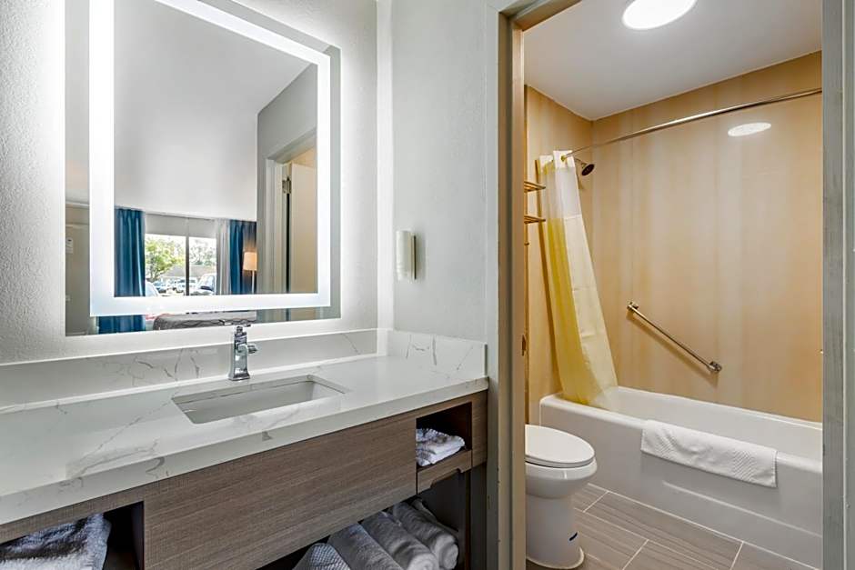 Rodeway Inn Orange Park - Jacksonville near Naval Air Station