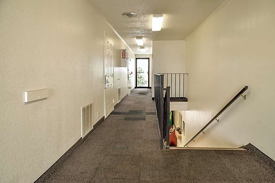 Motel 6-Saint Joseph, MO