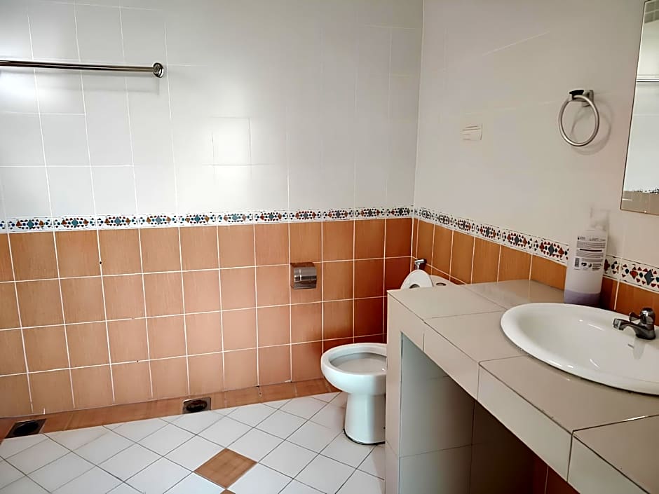 Natol Homestay - Kuching Home Penthouse Airport Road