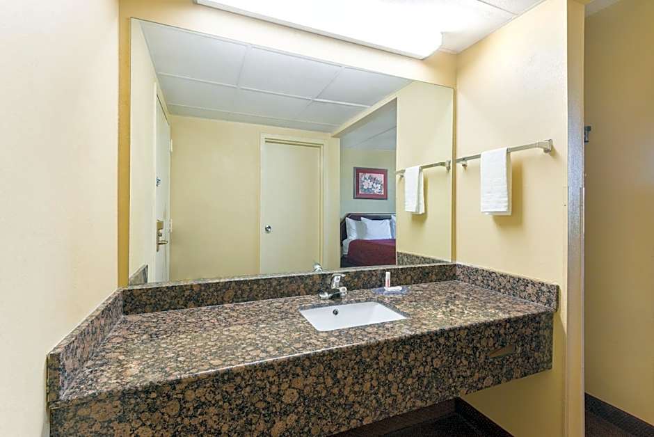 Days Inn by Wyndham Hagerstown I-70