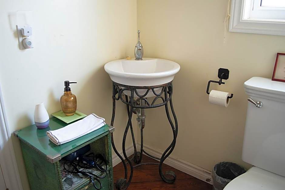 Rumi Guest House on the Cabot Trail