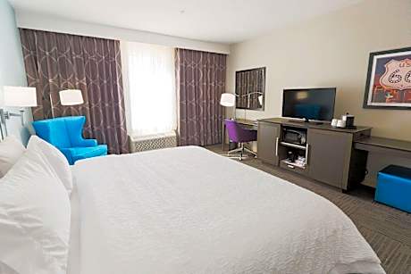 1 KING MOBILITY/HEARING ACC RI SHOWER NOSMOK