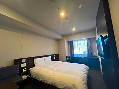 Deluxe Queen Room -Smoking - No Daily Cleaning