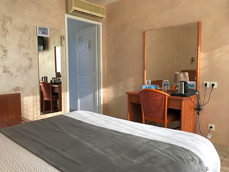 Logis Hostellerie Le Chatel Nangis