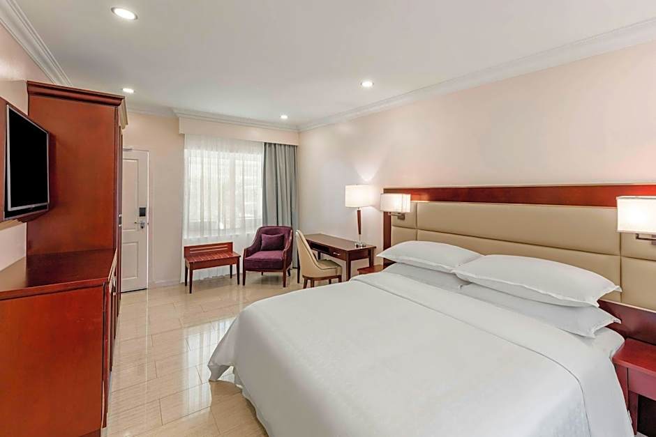 Sheraton Samoa Aggie Grey's Hotel & Bungalows