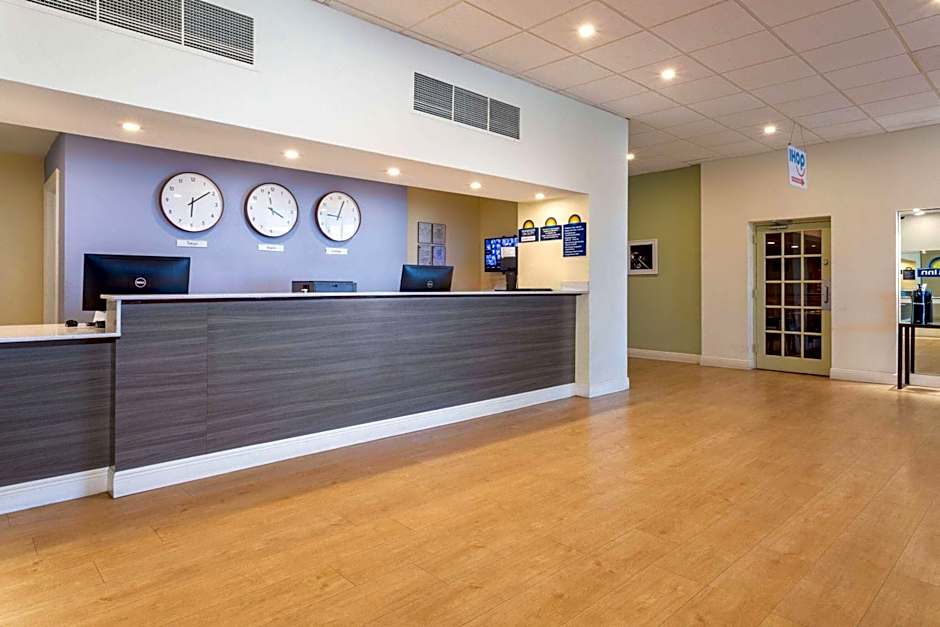 Days Inn by Wyndham Titusville Kennedy Space Center