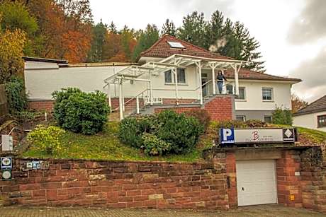 Villa Bruderfels, Garni