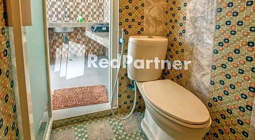 Griya Rahayu Guesthouse Mitra RedDoorz near Jatim Park 2 Batu