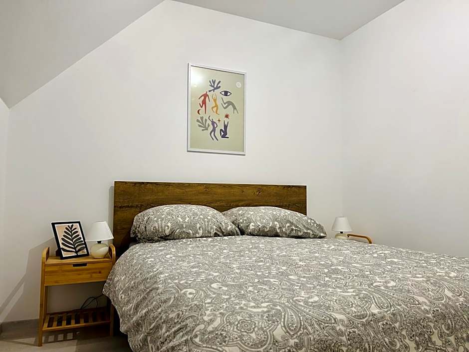 Modern - Free Parking - Balcony