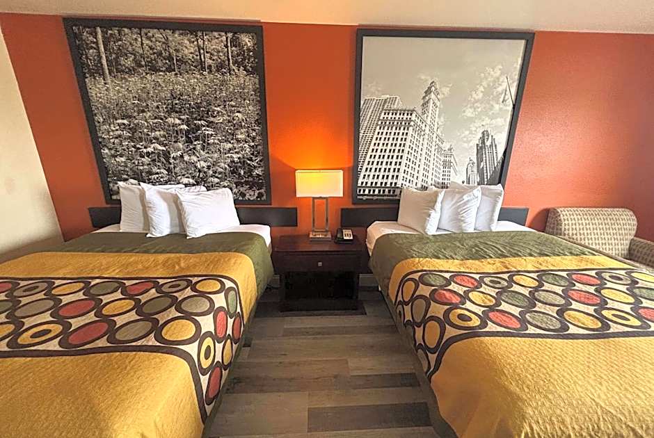 Super 8 by Wyndham Pontoon Beach IL/St. Louis MO Area